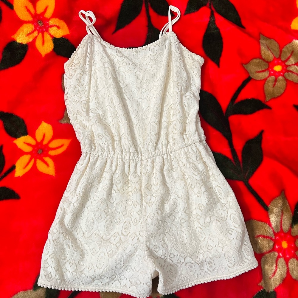 White lace romper size small adjustable straps